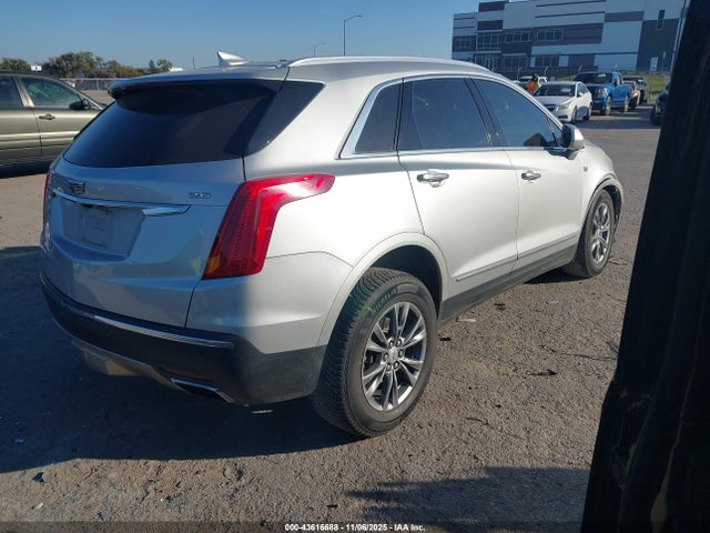 2017 CADILLAC XT5 1GYKNFRS1HZ110624 Photo 3