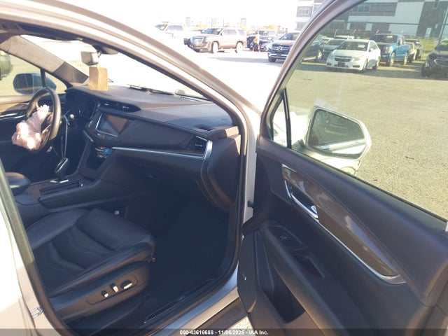 2017 CADILLAC XT5 1GYKNFRS1HZ110624 Photo 4