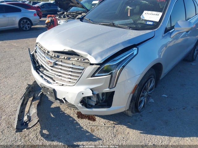 2017 CADILLAC XT5 1GYKNFRS1HZ110624 Photo 5