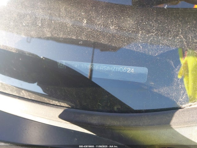 2017 CADILLAC XT5 1GYKNFRS1HZ110624 Photo 8