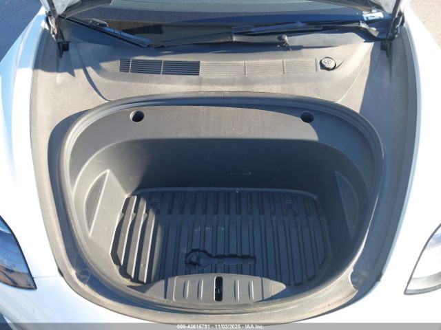 2023 TESLA MODEL 3 5YJ3E1EA2PF563391 Photo 9