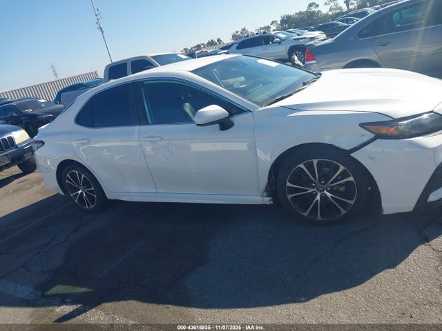 43616935 :رقم المزاد ، 4T1G11AK5MU426018 vin ، 2021 Toyota Camry Se مزاد بيع