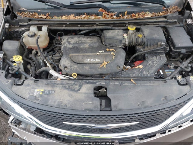 Продаж на аукціоні авто 2017 Chrysler Pacifica Touring-l, vin: 2C4RC1BG5HR535907, номер лоту: 43617305