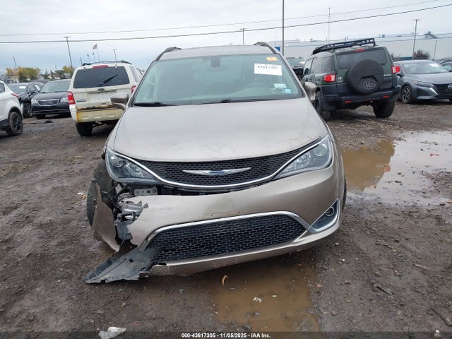 Продаж на аукціоні авто 2017 Chrysler Pacifica Touring-l, vin: 2C4RC1BG5HR535907, номер лоту: 43617305