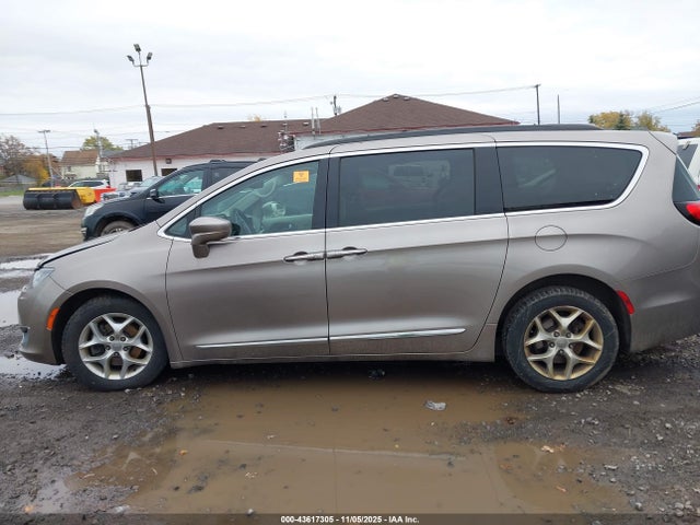 Продаж на аукціоні авто 2017 Chrysler Pacifica Touring-l, vin: 2C4RC1BG5HR535907, номер лоту: 43617305