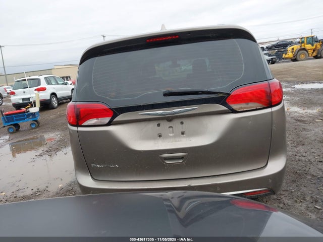 Продаж на аукціоні авто 2017 Chrysler Pacifica Touring-l, vin: 2C4RC1BG5HR535907, номер лоту: 43617305