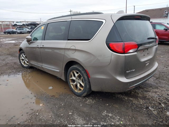 Продаж на аукціоні авто 2017 Chrysler Pacifica Touring-l, vin: 2C4RC1BG5HR535907, номер лоту: 43617305