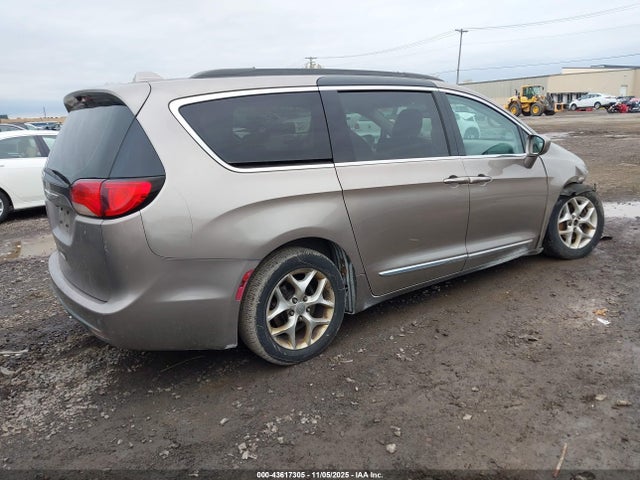 Продаж на аукціоні авто 2017 Chrysler Pacifica Touring-l, vin: 2C4RC1BG5HR535907, номер лоту: 43617305