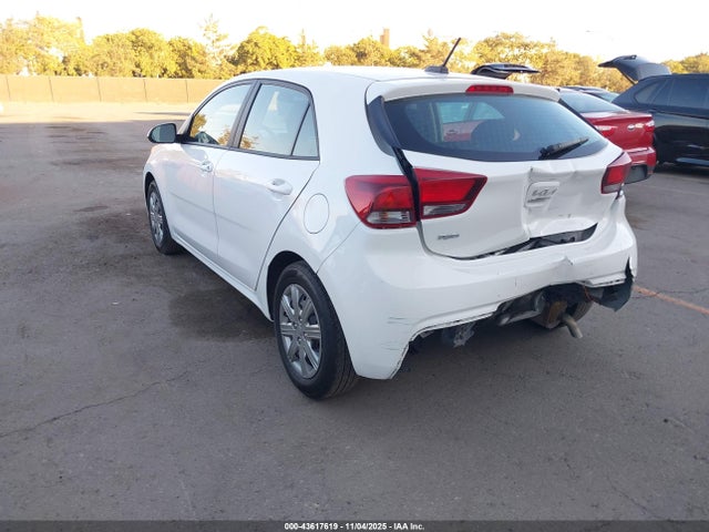 2023 KIA RIO 5-DOOR 3KPA25AD3PE628908 Photo 2