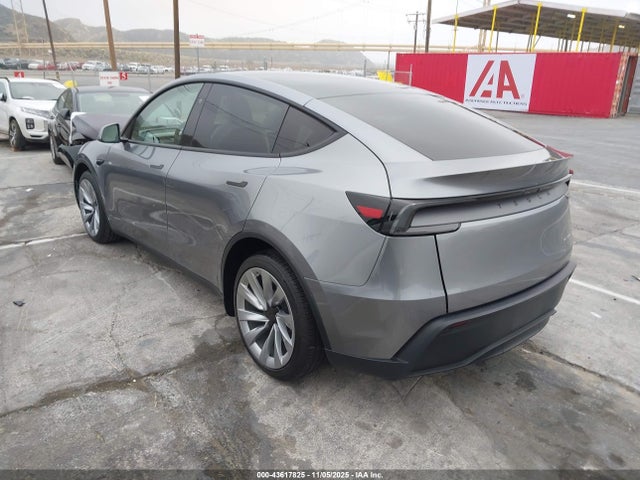 2026 TESLA MODEL Y 7SAYGDEE1TF342348 Photo 2