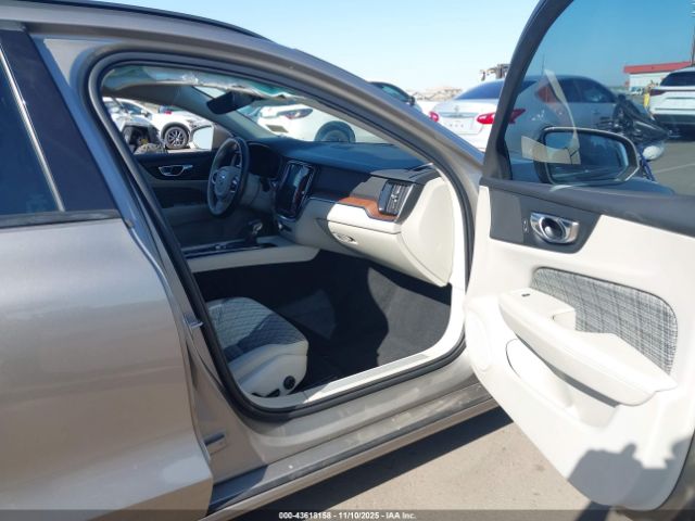2020 VOLVO V60 YV1102EK8L2376930 Photo 4
