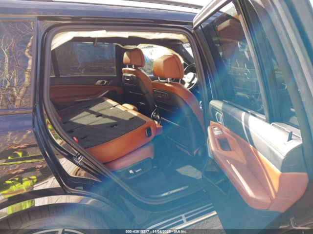2022 BMW X7 5UXCW2C09N9M89860 Photo 7