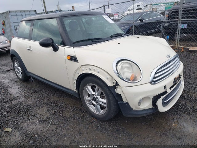 2011 MINI COOPER WMWSU3C50BT094112 Photo 0