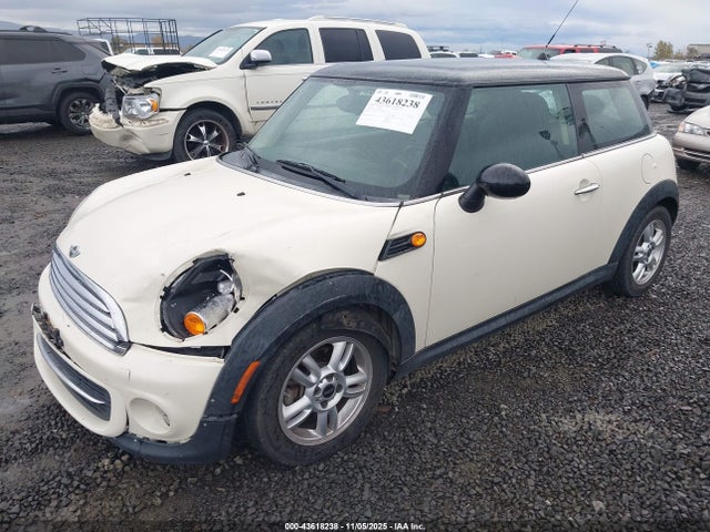 2011 MINI COOPER WMWSU3C50BT094112 Photo 1