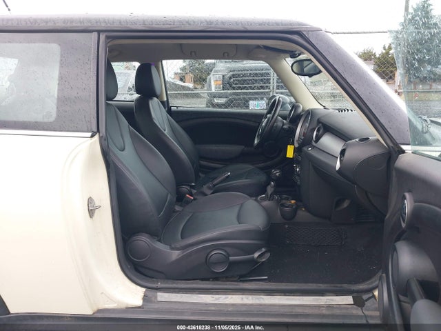 2011 MINI COOPER WMWSU3C50BT094112 Photo 4