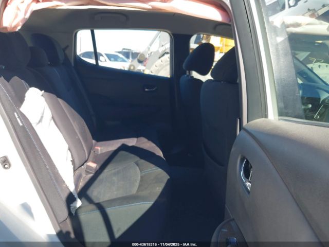 2022 NISSAN LEAF 1N4AZ1CV8NC555197 Photo 7