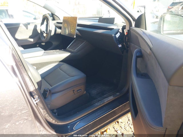 2026 TESLA MODEL Y 7SAYGDEE1TA386881 Photo 4