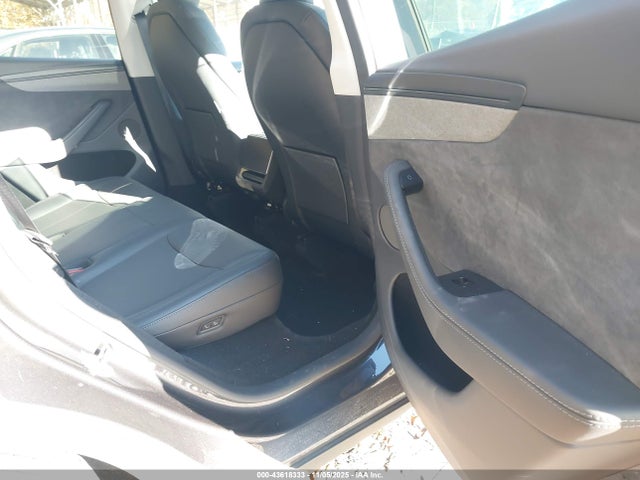 2026 TESLA MODEL Y 7SAYGDEE1TA386881 Photo 7