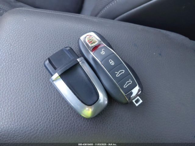 2018 PORSCHE MACAN WP1AA2A55JLB09317 Photo 10