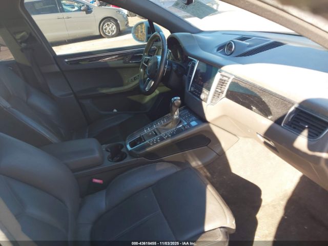 2018 PORSCHE MACAN WP1AA2A55JLB09317 Photo 4