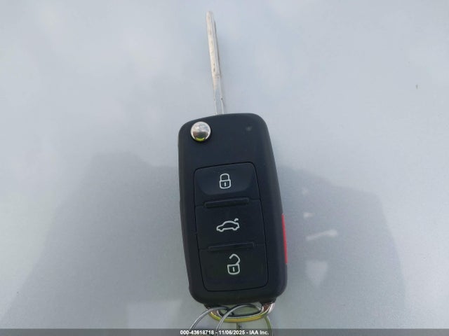 43618718 :رقم المزاد ، WVGBV7AX4HK002635 vin ، 2017 Volkswagen Tiguan 2.0t S مزاد بيع