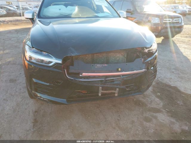 2018 VOLVO XC60 LYVA22RMXJB110493 Photo 5