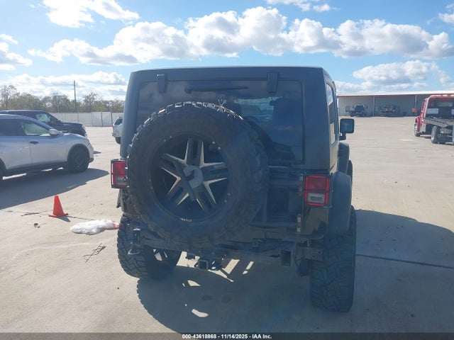 1C4BJWDG0EL311725 Jeep Wrangler Unlimited Sport