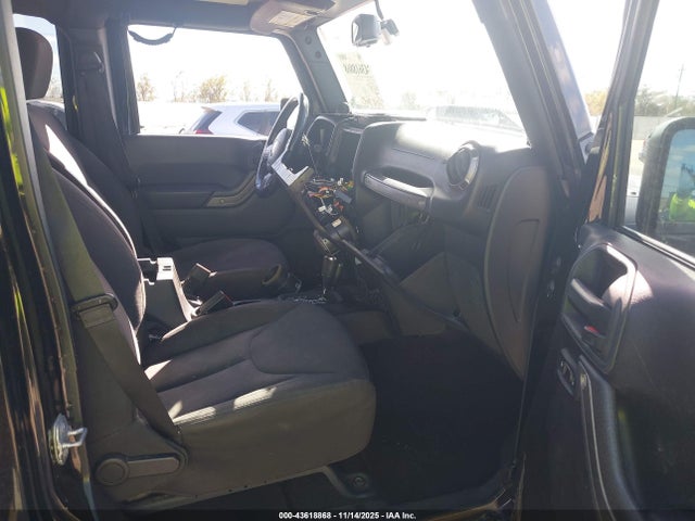 1C4BJWDG0EL311725 Jeep Wrangler Unlimited Sport