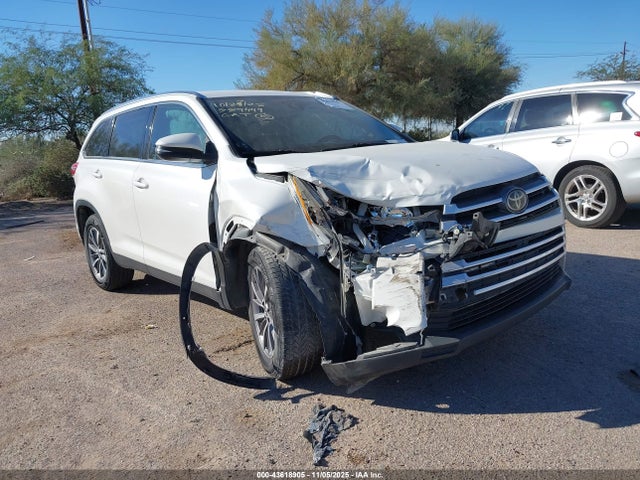 5TDKZRFHXKS554033 Toyota Highlander Xle