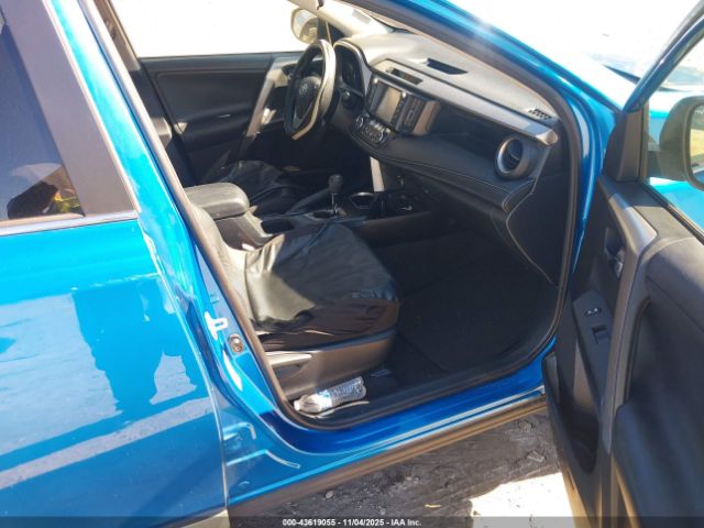 2018 TOYOTA RAV4 JTMWFREV1JJ722459 Photo 4