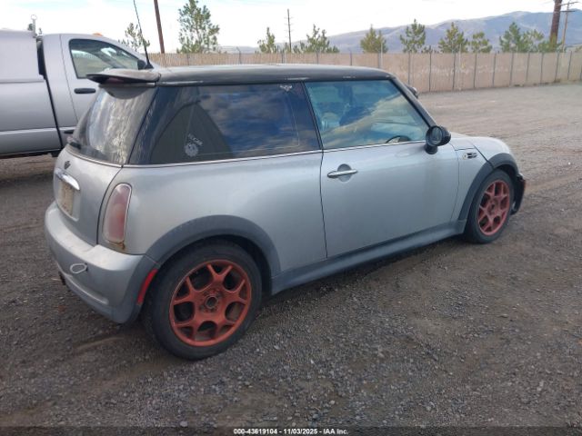 2004 MINI COOPER S WMWRE33454TD80661 Photo 3