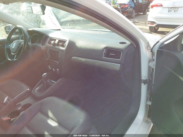 Продажа на аукционе авто 2017 Volkswagen Jetta 1.4t Se, vin: 3VWDB7AJ1HM306707, номер лота: 43619424