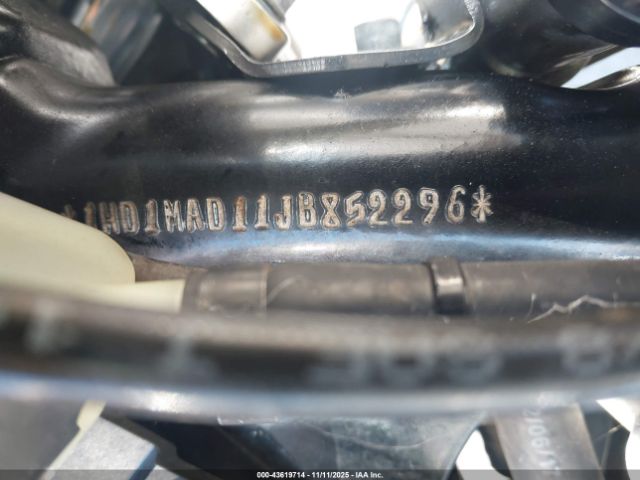 2018 HARLEY-DAVIDSON FLHTCUTG 1HD1MAD11JB852296 Photo 9