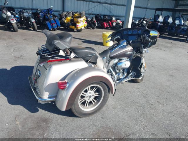 2018 HARLEY-DAVIDSON FLHTCUTG 1HD1MAD11JB852296 Photo 3