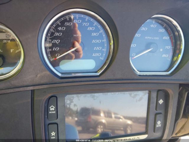 2018 HARLEY-DAVIDSON FLHTCUTG 1HD1MAD11JB852296 Photo 6