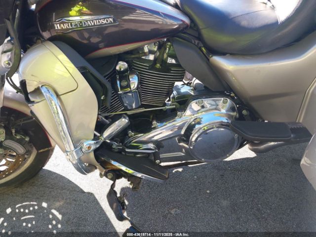 2018 HARLEY-DAVIDSON FLHTCUTG 1HD1MAD11JB852296 Photo 8