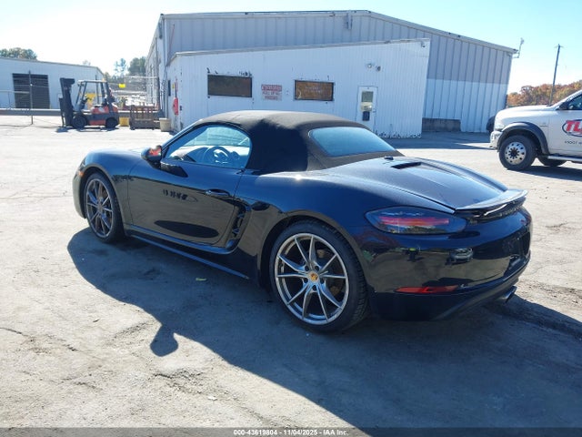 2017 PORSCHE 718 BOXSTER WP0CA2A87HS221816 Photo 2