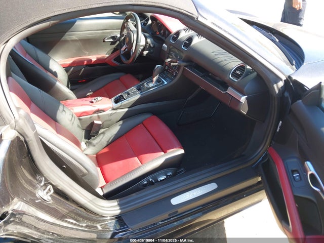 2017 PORSCHE 718 BOXSTER WP0CA2A87HS221816 Photo 4