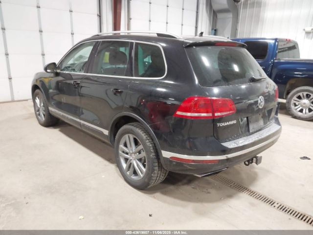 2015 VOLKSWAGEN TOUAREG WVGEF9BP9FD006850 Photo 2