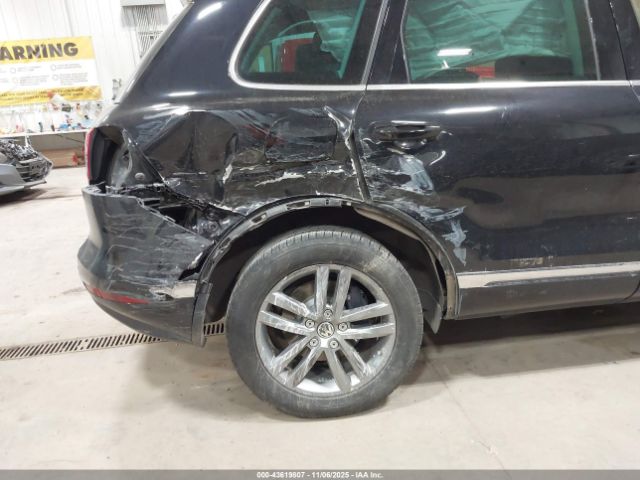 2015 VOLKSWAGEN TOUAREG WVGEF9BP9FD006850 Photo 5
