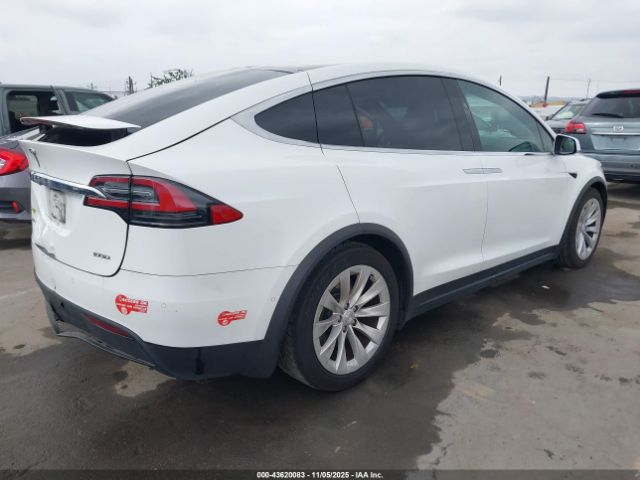 2018 TESLA MODEL X 5YJXCBE26JF092035 Photo 3