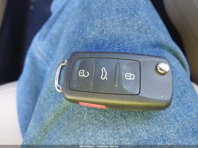 2019 VOLKSWAGEN BEETLE 3VWJD7AT7KM717518 Photo 10