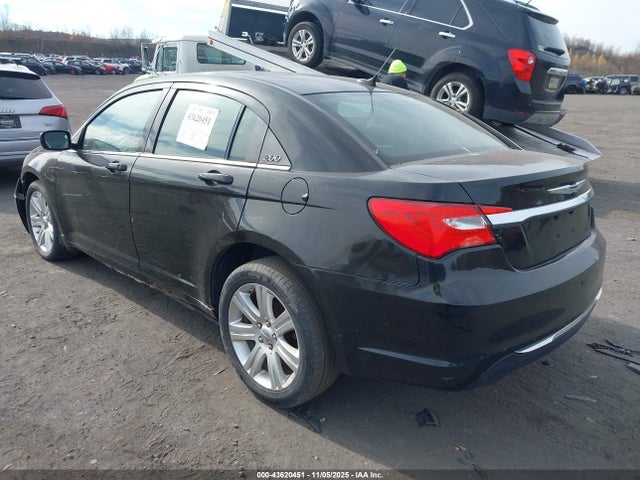 2013 CHRYSLER 200 1C3CCBAB9DN670272 Photo 2