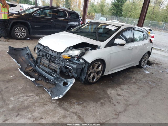 Ford Focus 2014 1FADP3L90EL402802 Image 2