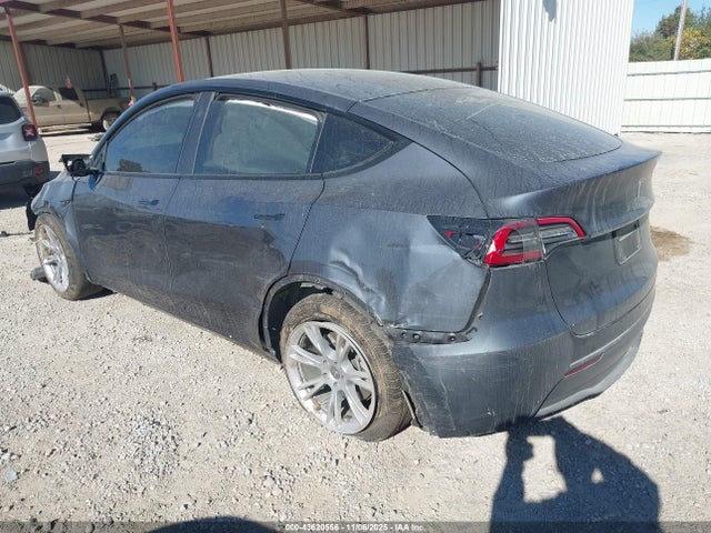 2023 TESLA MODEL Y 7SAYGDEE8PF869079 Photo 2