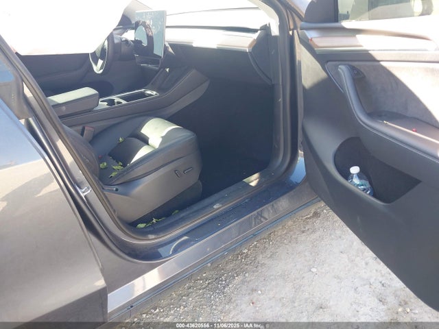 2023 TESLA MODEL Y 7SAYGDEE8PF869079 Photo 4
