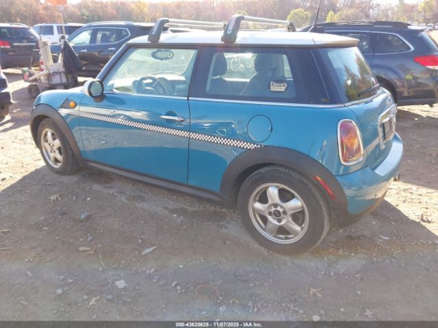 2007 MINI COOPER WMWMF33527TU63126 Photo 2