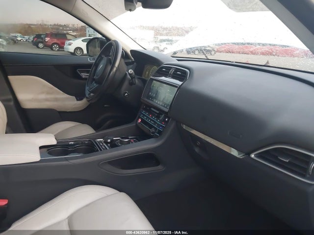 2017 JAGUAR F-PACE SADCK2BV4HA894803 Photo 4
