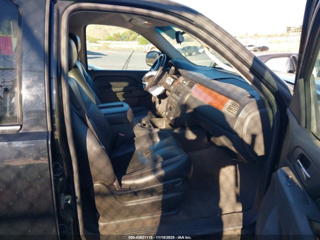 2011 CHEVROLET TAHOE 1GNSCBE05BR105336 Photo 4