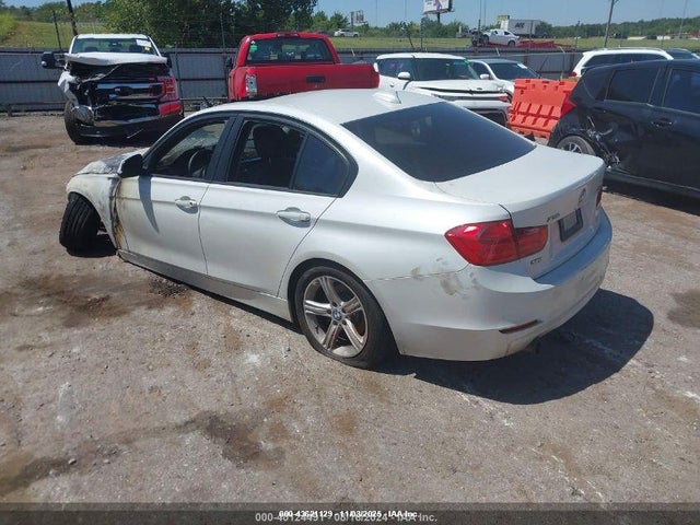 2013 BMW 320I WBA3C3C56DF983165 Photo 2